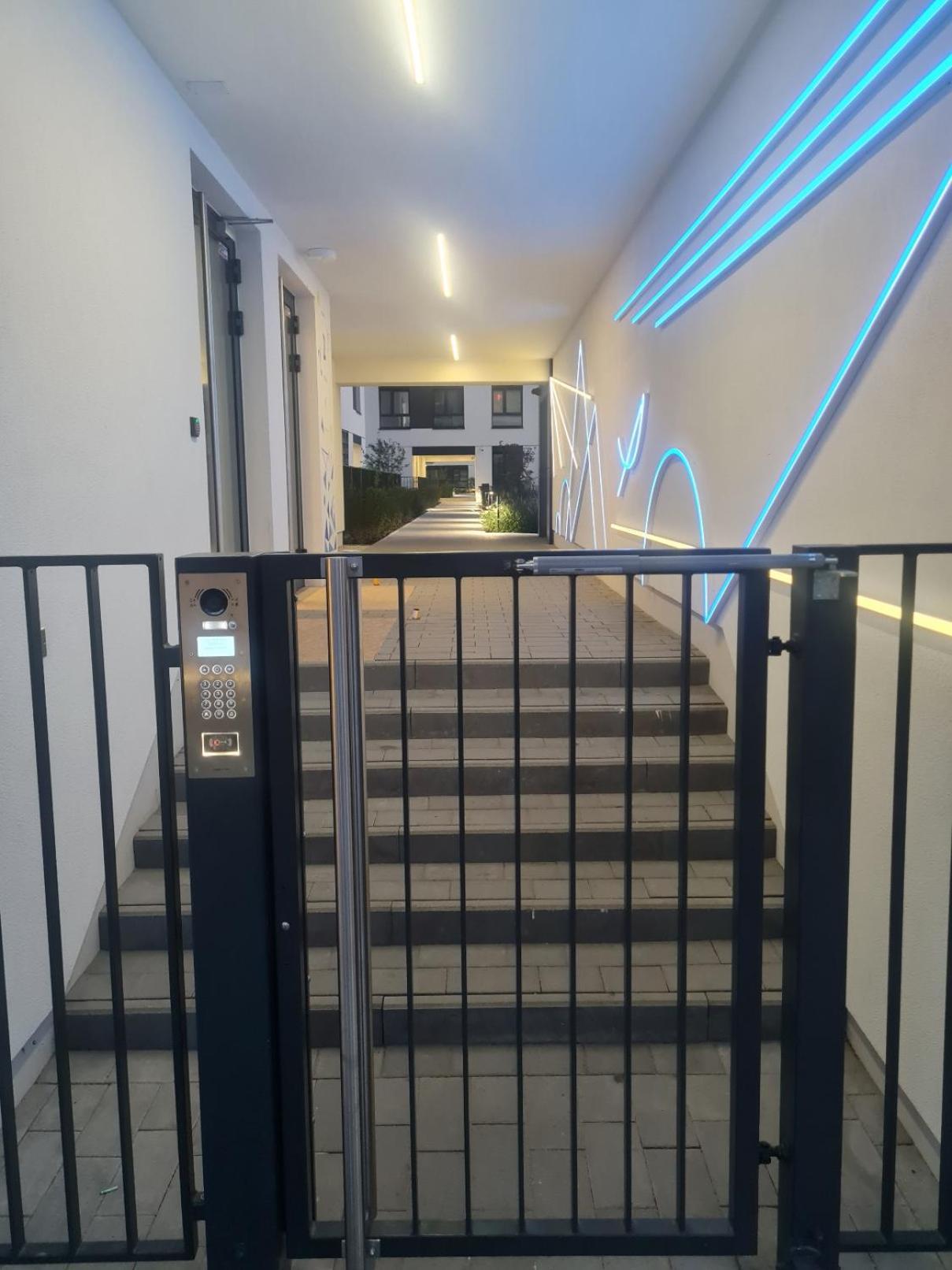 Airport Apartment ワルシャワ エクステリア 写真